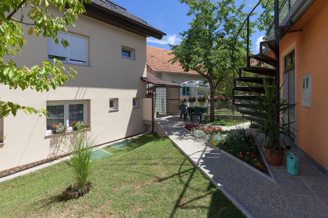 Iris Room & Apartment Slunj Extérieur photo